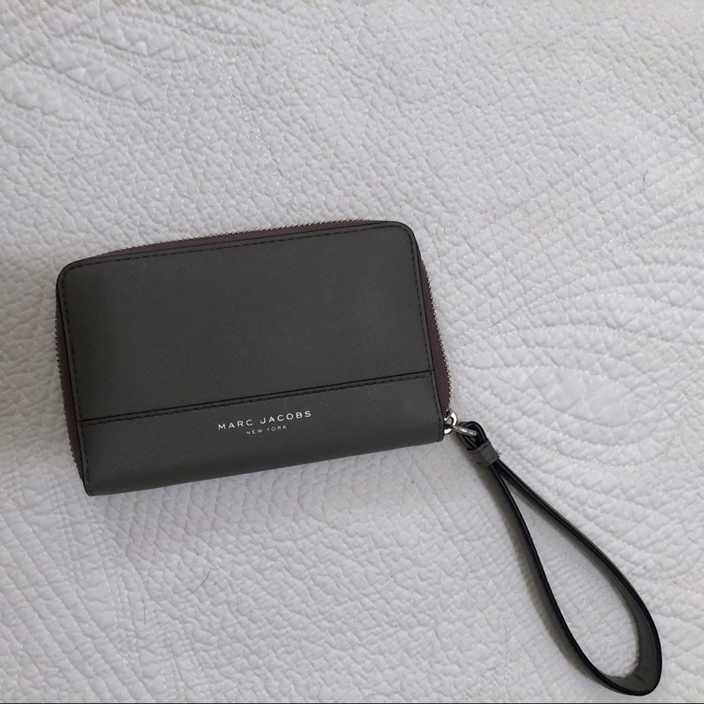 Marc Jacobs Saffiano Phone Wristlet Wallet NWOT